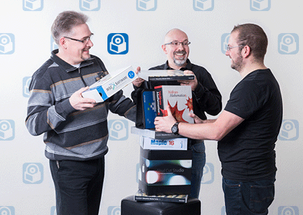 Software is available in the IT Shop. Paul Signer, Cuno Schneeberger and Alexandros Kamm (from the left) are stacking software boxes, so that you don’t have to.