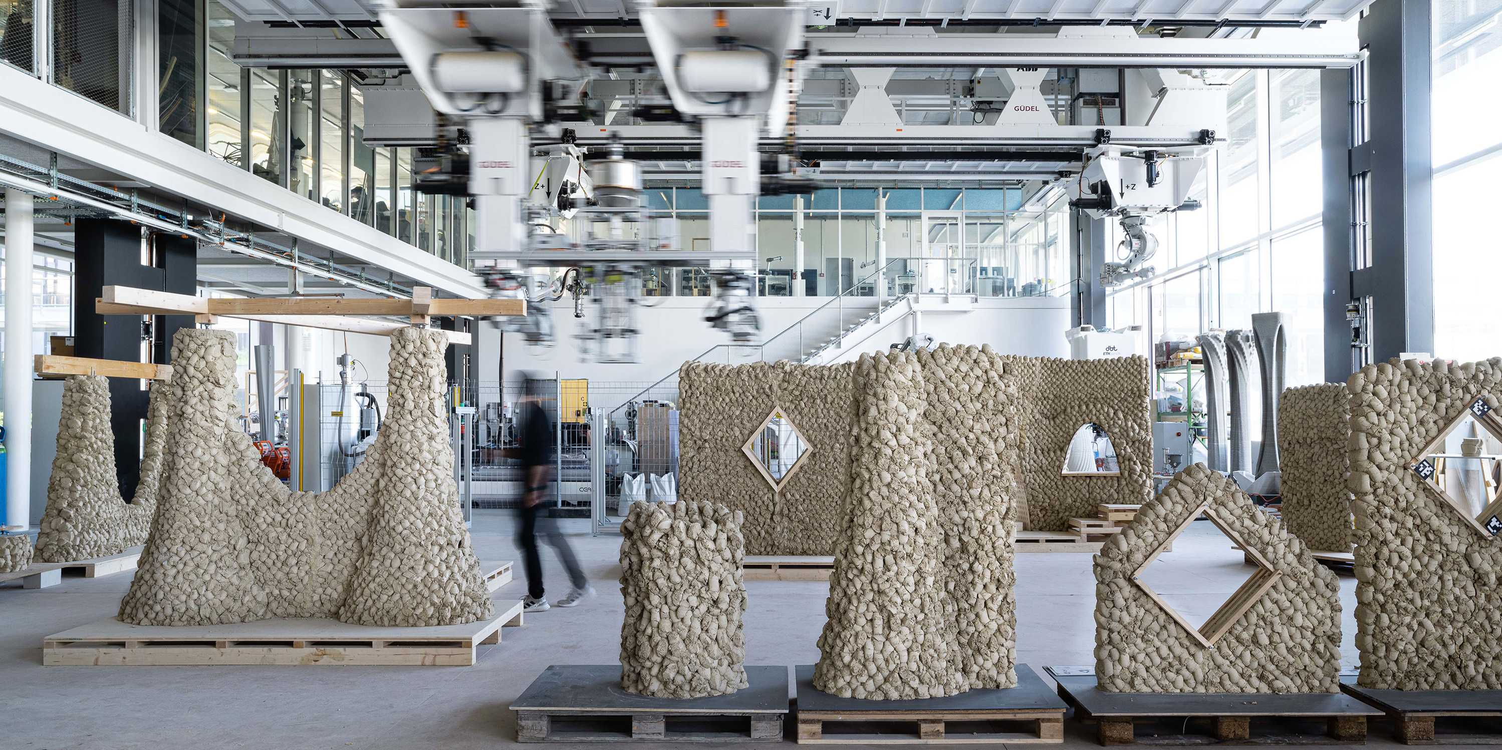 In the production hall, various construction elements are on display that a robot has ‘shot’