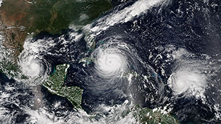  Die Forschungsinitiative EXCLAIM entwickelt neue, globale Klimamodelle, die regionale Wettermodelle hochaufgelöst integrieren sowie Stürme, Gewitter oder Hurrikane direkt simulieren. (Themenbild: Wikipedia/ NOAA) 