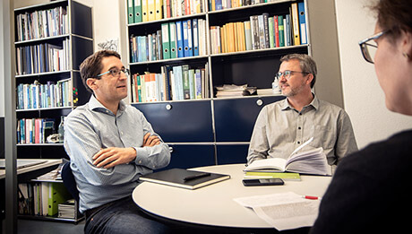 Florian Altermatt (links) und Christoph Vorburger im Gespräch. (Foto: Eawag, Peter Penicka) 