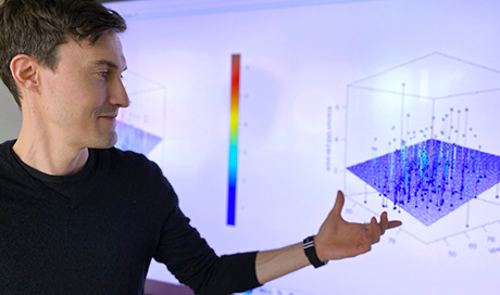 Spécialiste des données : Thijs Defraeye, du laboratoire "Membranes et textiles biomimétiques" de l'Empa à Saint-Gall, crée des jumeaux numériques à partir de modèles mathématiques complexes. (Image: Empa) 