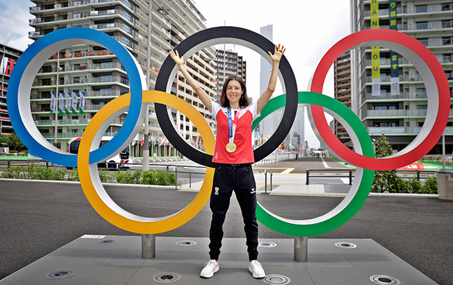  «Un génie des maths qui a déclenché l’un des chocs majeurs de l’histoire olympique.» CNN à propos d’Anna Kiesenhofer, mathématicienne et médaillée d’or aux JO de Tokyo 2021. (©Austrian Olympic Committeee) 