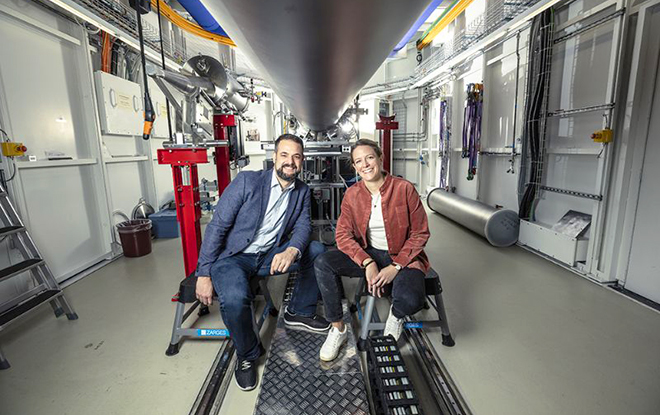 “Imaging at the next level”: that’s what Mariannne Liebi (pictured right) and Adrian Wanner from PSI call their ambition to develop new highresolution visualisations of macroscopic samples. (© ETH Board / Kellenberger Photographie) 