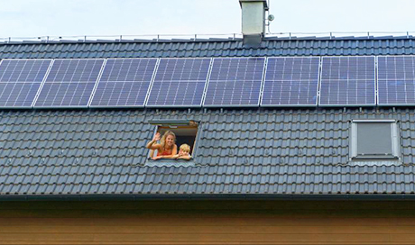 The study shows that having neighbors with solar panels plays a significant role. © iStock Photos 
