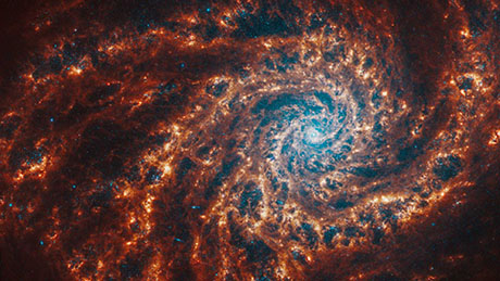  Eine Spiralgalaxie, aufgenommen vom James-​Webb-Teleskop, bei dem auch ETH-​Knowhow eingeflossen ist. (Bild: NASA, ESA, CSA, STScI, Janice Lee (STScI), Thomas Williams (Oxford), and the PHANGS team) 