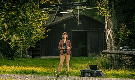 Petra D’Odorico beobachtet Wälder mit Hilfe von Drohnen. (Foto: Kellenberger Photographie) 